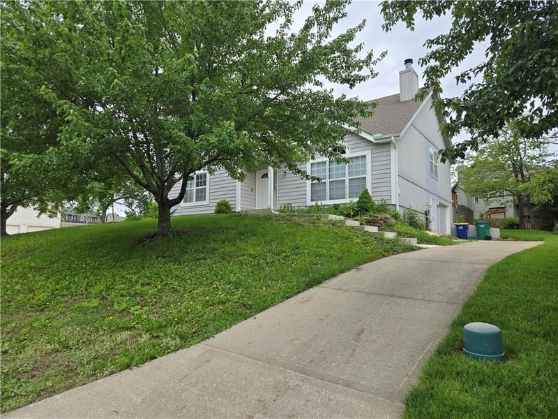 2128 British Dr, Lee's Summit, MO 64081