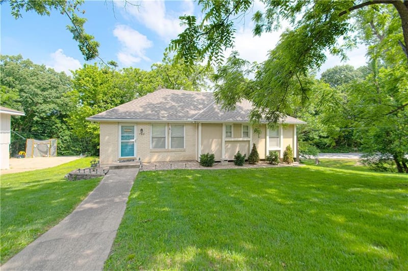 7918 NW Cadwallader Rd, Kansas City, MO 64152