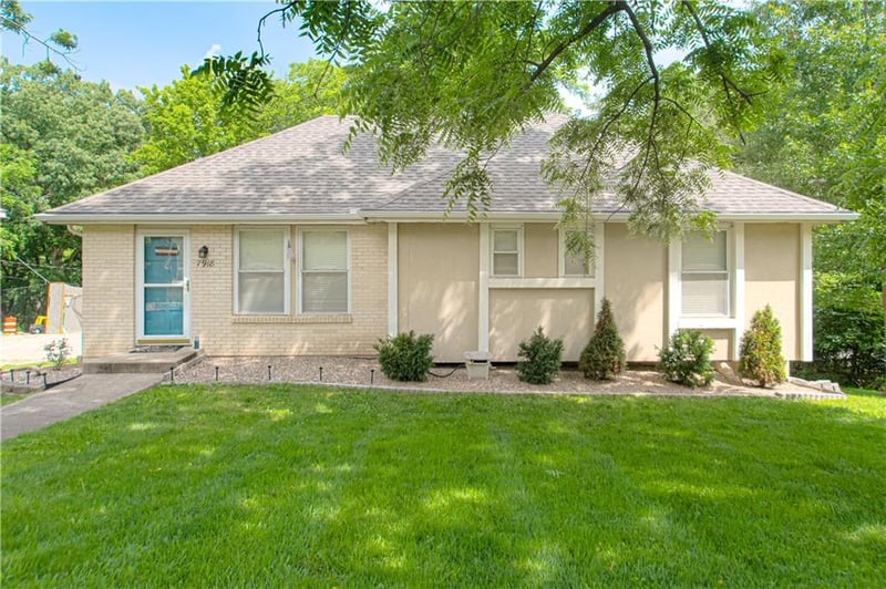 7918 NW Cadwallader Rd, Kansas City, MO 64152