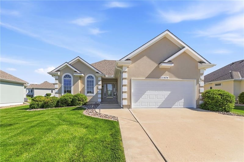 11404 Trevor Dr, Peculiar, MO 64078