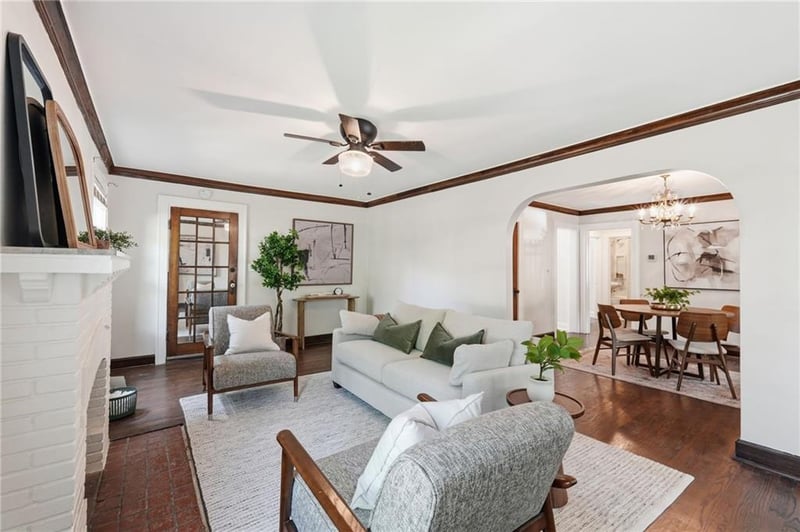 401 63rd Ter, Kansas City, MO 64110