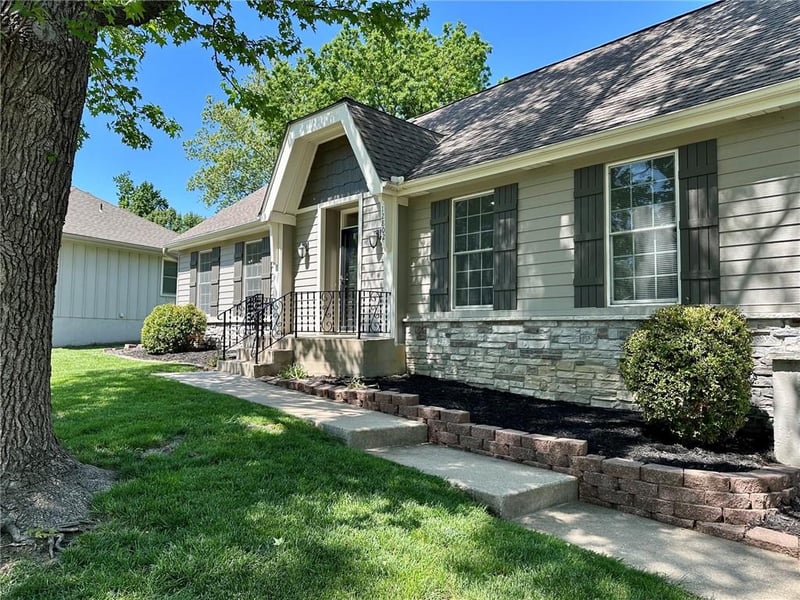 12802 101st St, Lenexa, KS 66215
