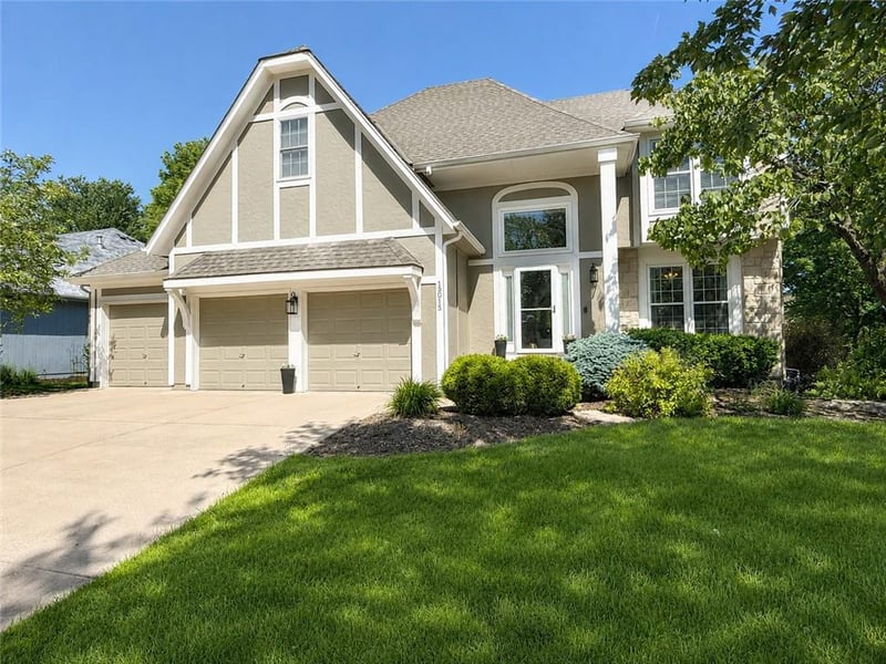 13013 Bond St, Overland Park, KS 66213