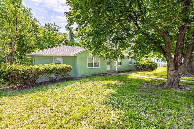 1845 Ewing Ave, Kansas City, MO 64126