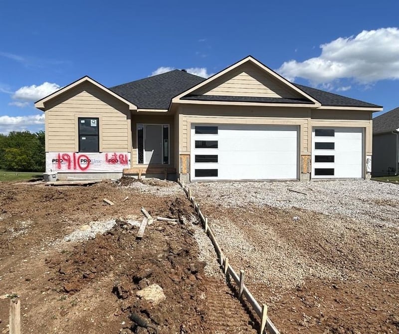 1910 Owen Dr, Pleasant Hill, MO 64080