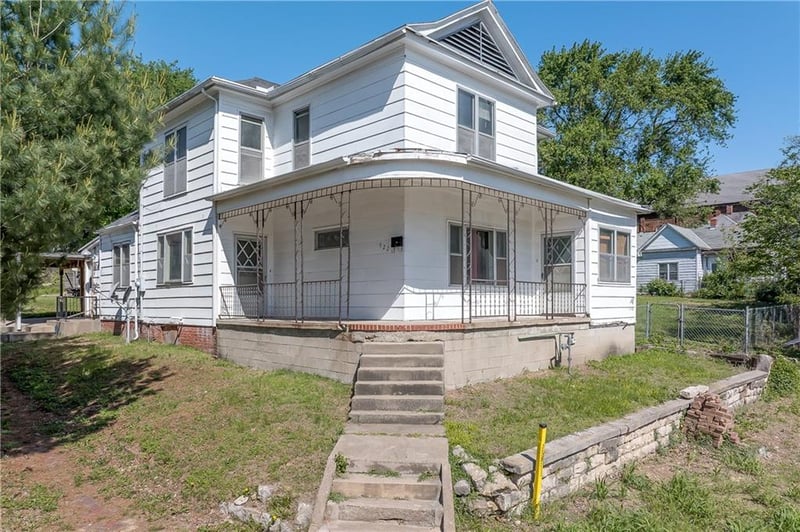 922 15th St, St Joseph, MO 64503