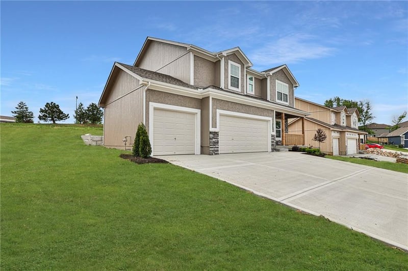 2523 Mitchell St, Oak Grove, MO 64075