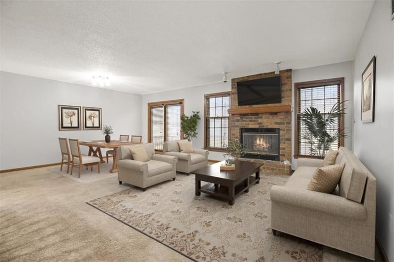 213 Ridgeview Dr, Lee's Summit, MO 64063