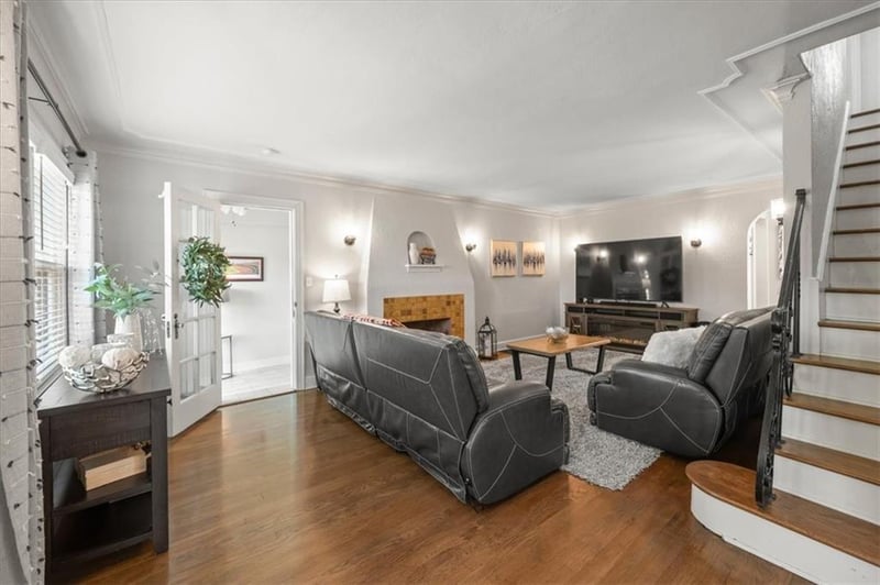 421 E Gregory Blvd, Kansas City, MO 64131