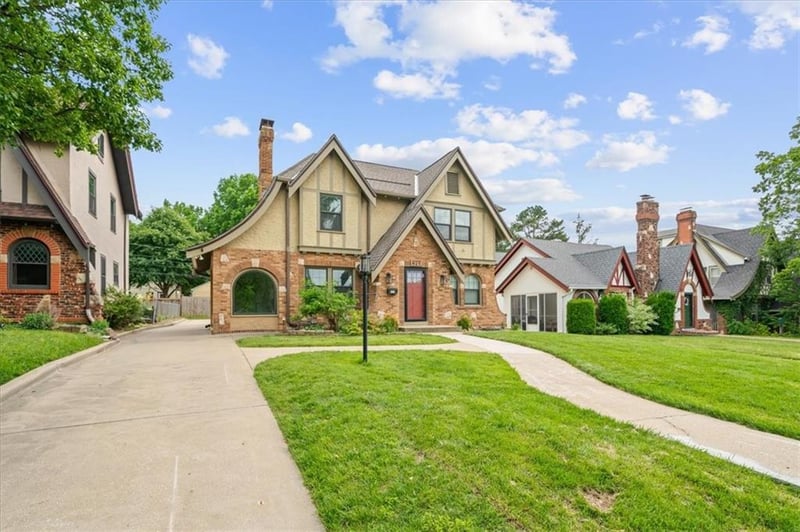 421 E Gregory Blvd, Kansas City, MO 64131