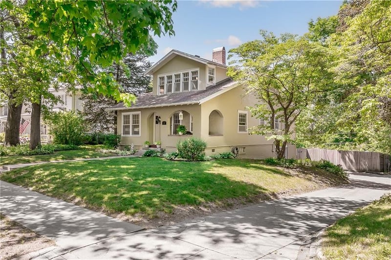 2024 Lovers Ln, St Joseph, MO 64505
