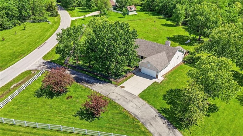 10604 240th St, Peculiar, MO 64078
