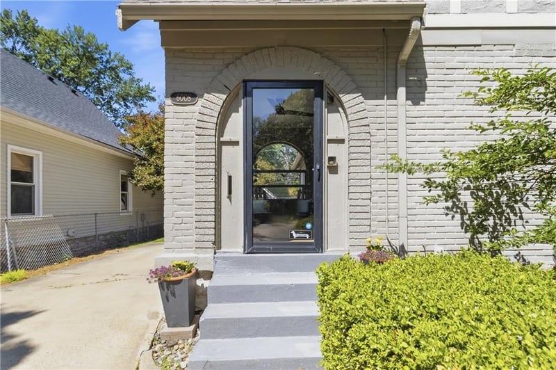 6008 Charlotte St, Kansas City, MO 64110