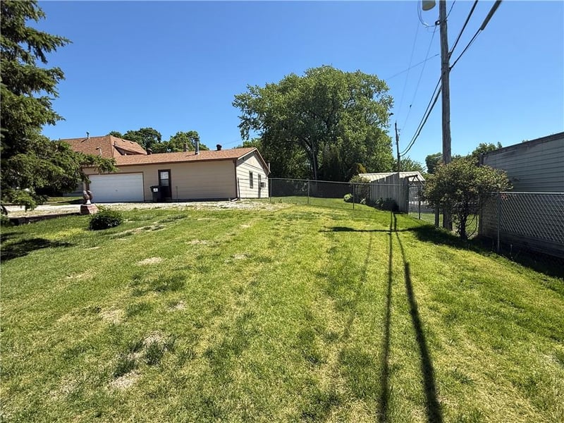 717 Iowa St, Hiawatha, KS 66434