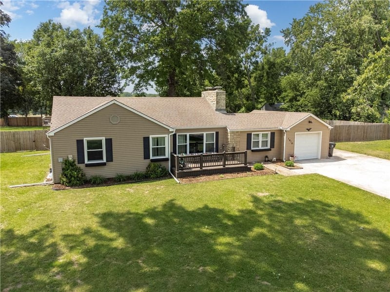 1916 James Downey Rd, Independence, MO 64057