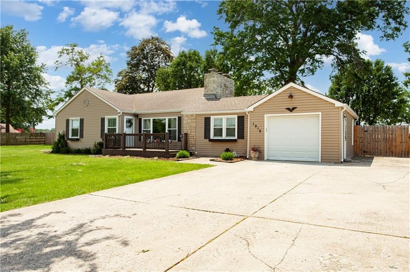 1916 James Downey Rd, Independence, MO 64057