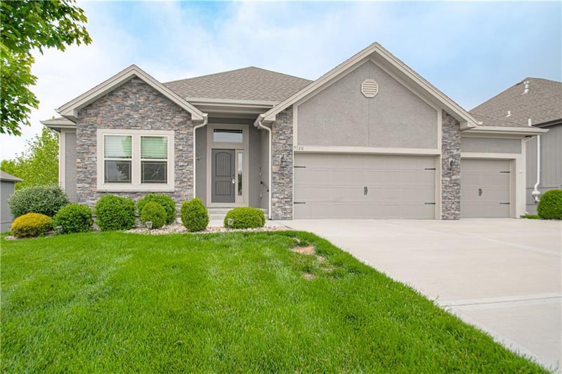 9326 Ditzler Ave, Kansas City, MO 64157