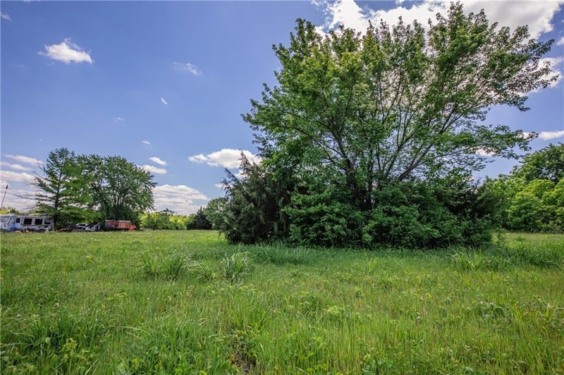 102 Branch Dr, Mound City, KS 66056