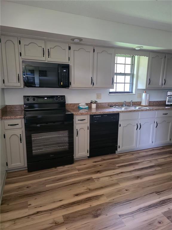 1104 SW Mic O Say Dr, Blue Springs, MO 64015