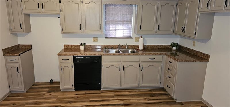 1104 Mic O Say Dr, Blue Springs, MO 64015