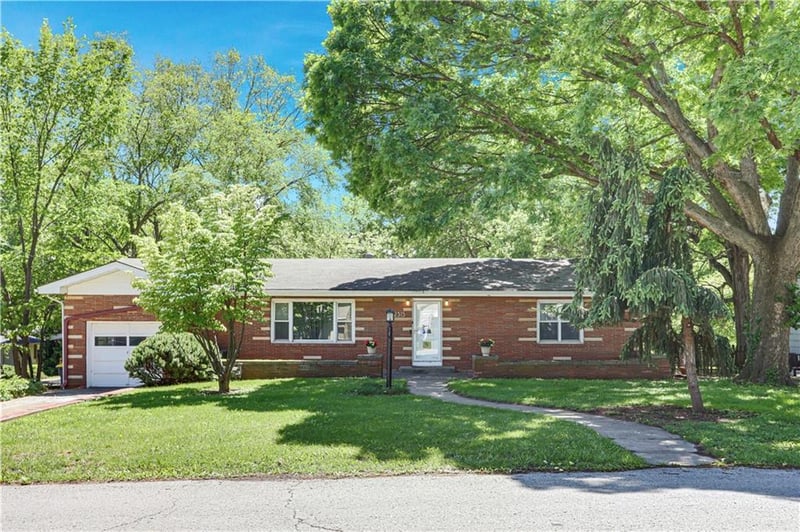 2315 NE 37th Ter, Kansas City, MO 64116