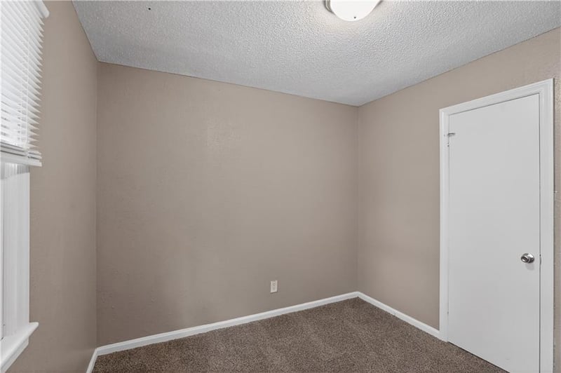 7801 48th St, Kansas City, MO 64129