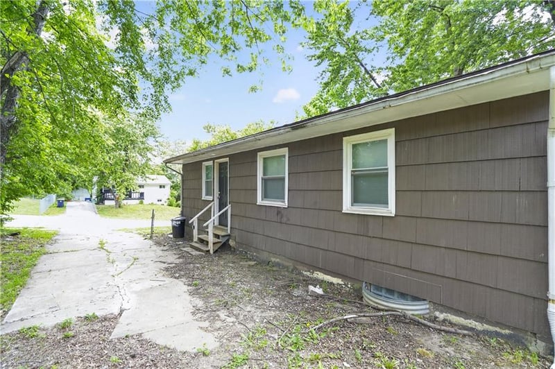 7801 48th St, Kansas City, MO 64129