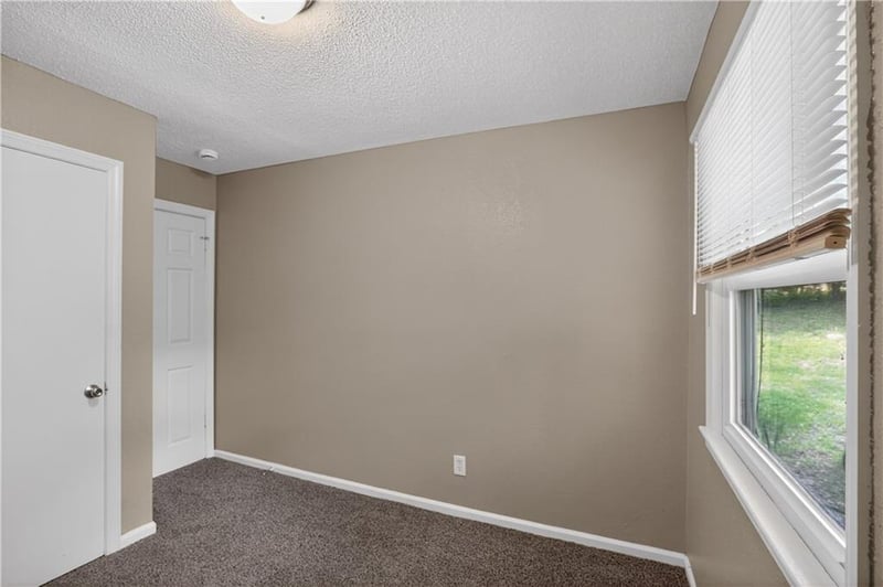 7801 48th St, Kansas City, MO 64129
