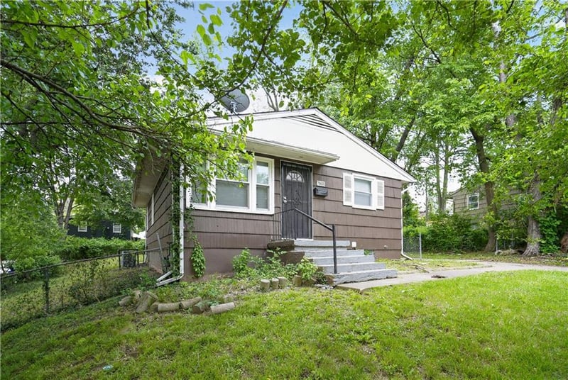 7801 48th St, Kansas City, MO 64129