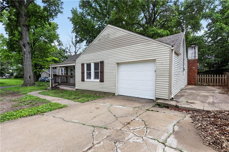 701 Jones St, Independence, MO 64052