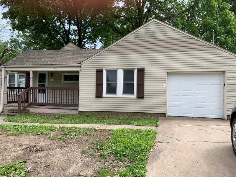 701 Jones St, Independence, MO 64052