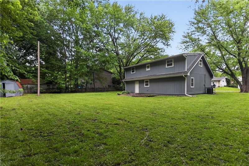 206 Lawrence St, Kearney, MO 64060