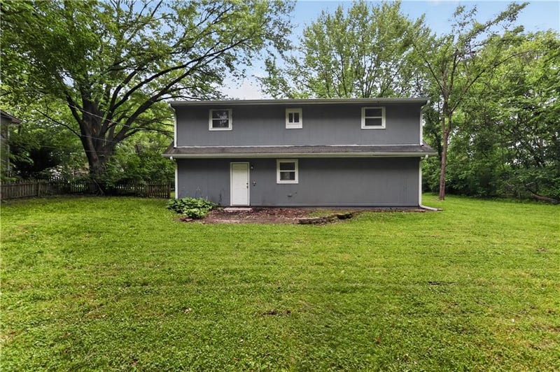 206 Lawrence St, Kearney, MO 64060