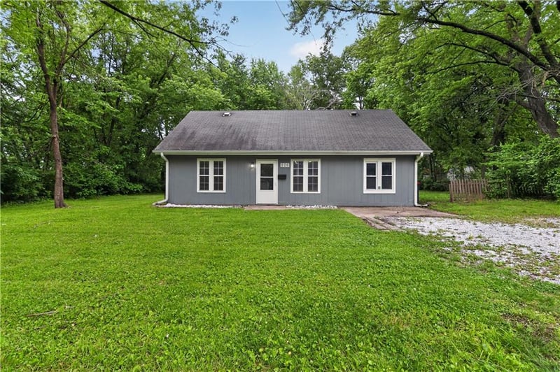 206 Lawrence St, Kearney, MO 64060