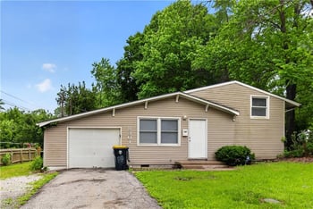 8301 E 111th Ter, Kansas City, MO 64134
