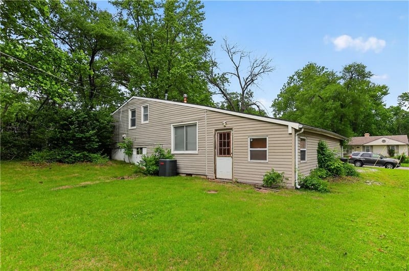 8301 E 111th Ter, Kansas City, MO 64134