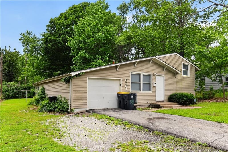 8301 E 111th Ter, Kansas City, MO 64134