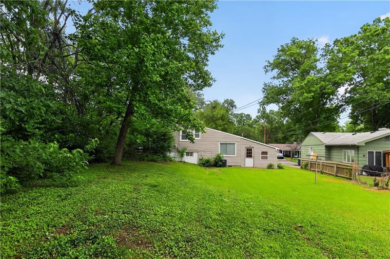 8301 E 111th Ter, Kansas City, MO 64134