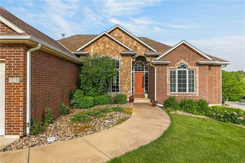 125 SW Gray Cir, Lee's Summit, MO 64081