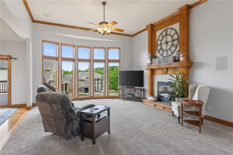 125 SW Gray Cir, Lee's Summit, MO 64081