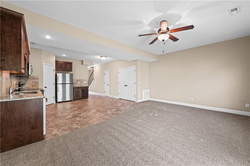 3850 94th St, Kansas City, MO 64154