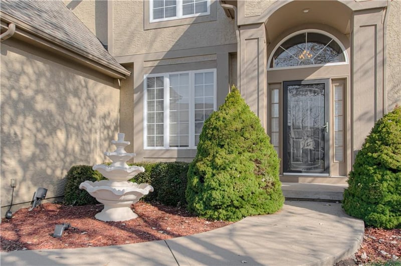 304 Hidden Valley Way, Lee's Summit, MO 64064