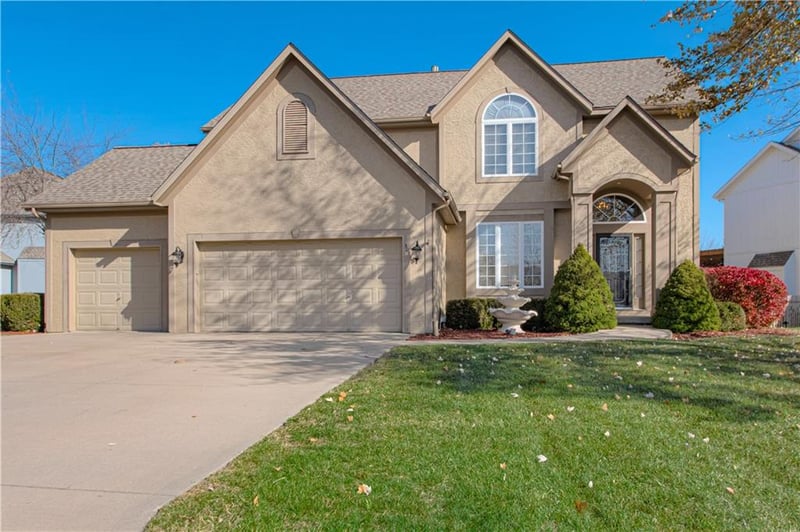 304 Hidden Valley Way, Lee's Summit, MO 64064