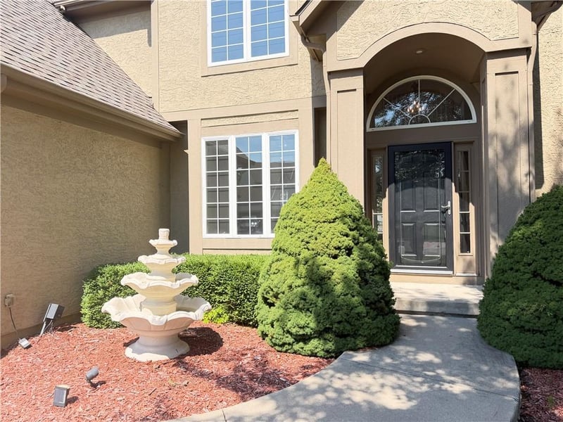 304 NE Hidden Valley Way, Lee's Summit, MO 64064