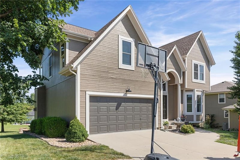 11106 Augusta Dr, Kansas City, KS 66109