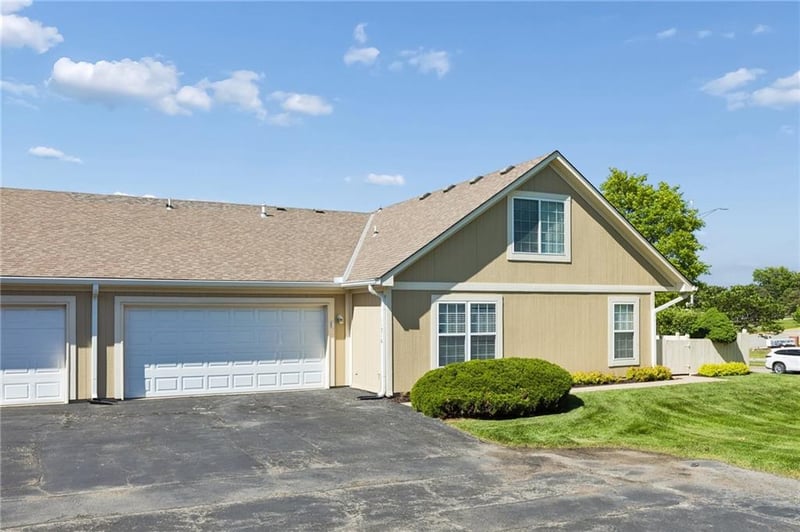 11316 Pflumm Rd, Olathe, KS 66215