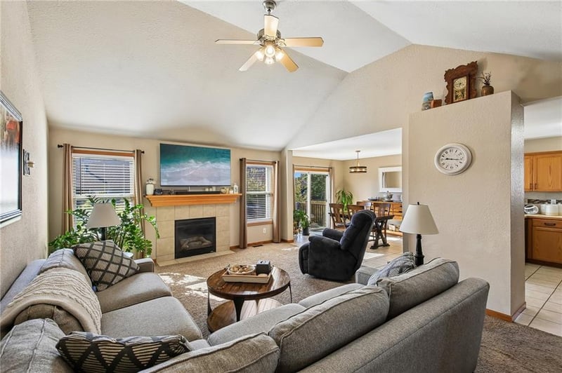 1001 Bluestem Dr, Baldwin City, KS 66006