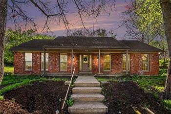 4811 Waukomis Dr, Kansas City, MO 64151