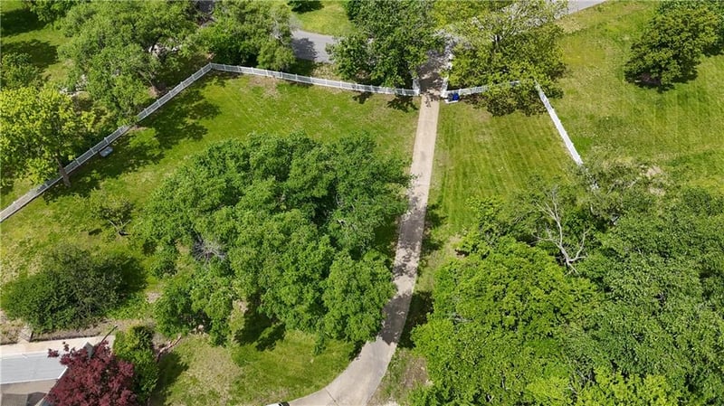 1040 Wyckford St, Olathe, KS 66061