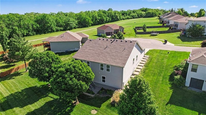 14256 Oakland Ct, Grandview, MO 64030
